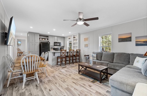 Varnamtown House | "Minnie Vacay" is a 3 Bedroom, 2 Bathroom Home on the Mainland!