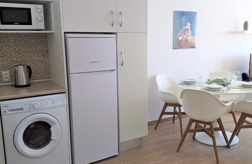 Cavacos Apartment | MiraPraia 7- Refurbished, Air Conditioning, Wifi, TV, Bedroom and Living Room, Sea View