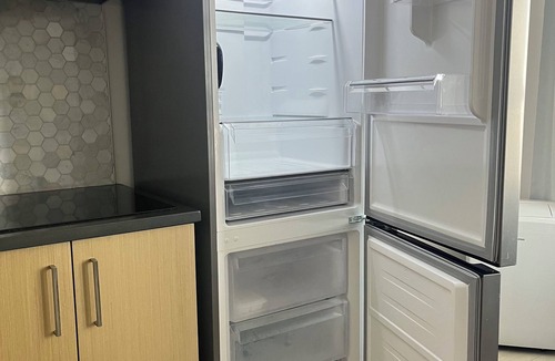 North Vancouver Apartment | Modern 1 Bedroom Apartment - Seabus to World Cup