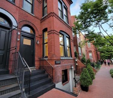 Cardozo House | Modern 1 block from Metro subway Minutes to Capital, Museums and National Mall