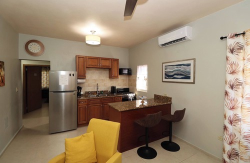 The Valley Apartment | Modern 1BR Getaway-Car Rental Available