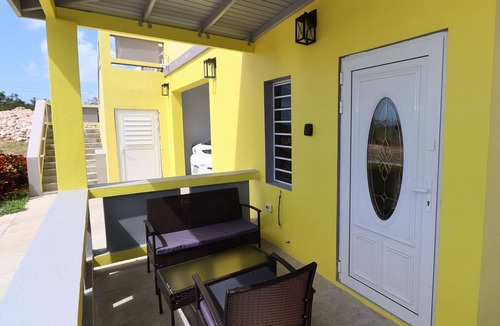 The Valley Apartment | Modern 1BR Getaway-Car Rental Available