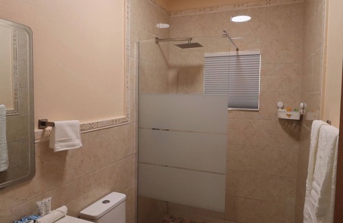 The Valley Apartment | Modern 1BR Getaway-Car Rental Available