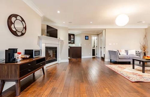 Upper Lonsdale House | Modern 1BR, Suite with Private Cinema Room
