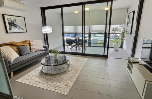 Belconnen Apartment | Modern 1BR Views in Belconnen