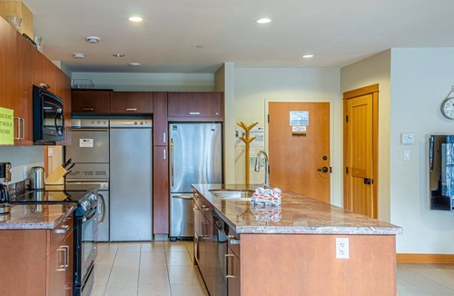Sun Peaks Cabin | Modern 2 bedroom apartment in village centre