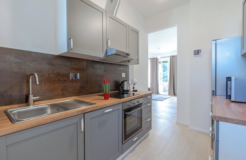 Isolotto Apartment | Modern 2-Bedroom Apartment with Balcony 3 Min to Tram