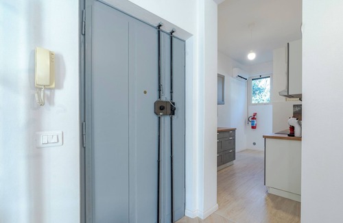 Isolotto Apartment | Modern 2-Bedroom Apartment with Balcony 3 Min to Tram
