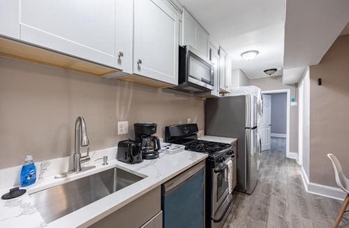 Anacostia Apartment | MODERN 2 BR Condo Near Transportation + 10 Min to Downtown