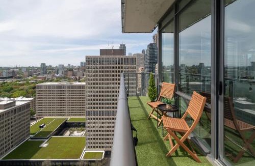 Bay Cloverhill Apartment | Modern 2BR Haven Luxury Stay in Financial Dist