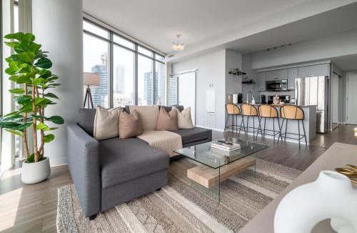 Bay Cloverhill Apartment | Modern 2BR Haven Luxury Stay in Financial Dist