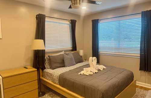 Silver Spring House | Modern 3-bed-Townhouse-Sleep 6 Near DC Family Friendly