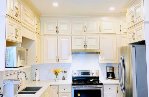 East Side House | Modern 3-bedroom home in Vancouver Central Near Airport