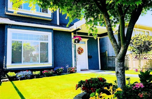 East Side House | Modern 3-bedroom home in Vancouver Central Near Airport