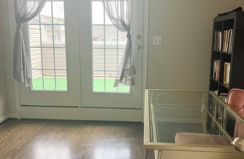 Upper Marlboro House | Modern 3 bedroom townhome near the downtown DC area with WiFi, AC, fitness room