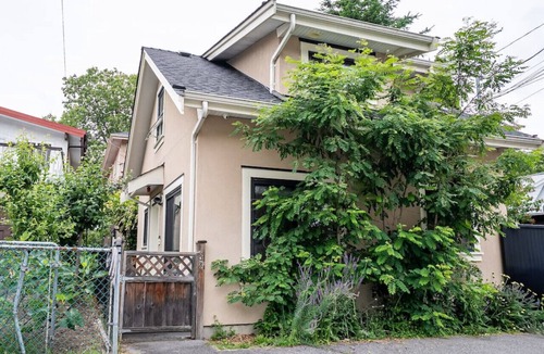 Riley Park-Little Mountain House | Modern 3BR Lane House Vancouver