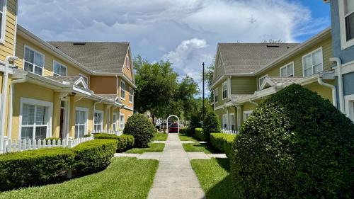 Venetian Bay Villages House | Modern 3BR Near Disney Gated Community with Pool