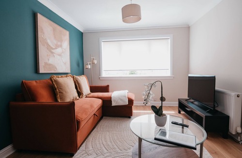 Livingston House | Modern 4-Bedroom House Near Edinburgh