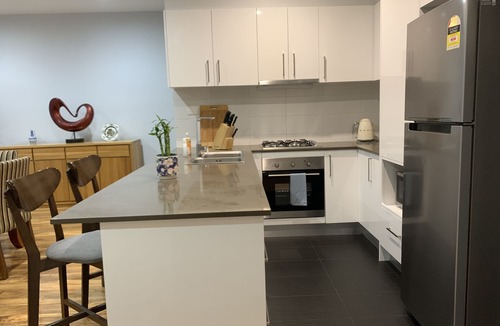 Forde House | Modern 4 bedroom Townhouse @Ford with Free Parking and Brilliant Location