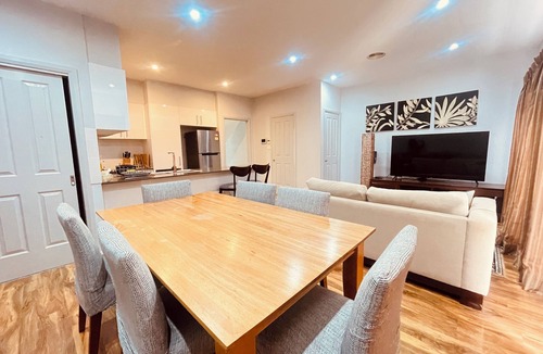 Forde House | Modern 4 bedroom Townhouse @Ford with Free Parking and Brilliant Location