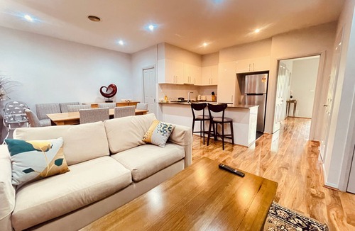 Forde House | Modern 4 bedroom Townhouse @Ford with Free Parking and Brilliant Location