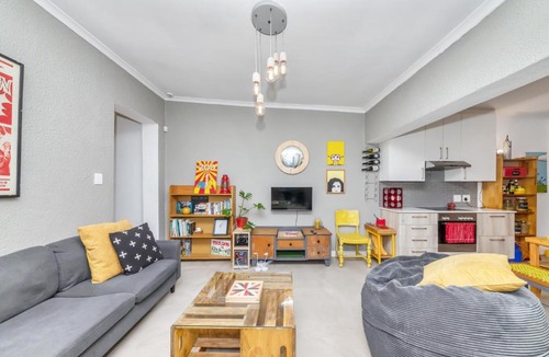 Claremont Apartment | Modern and Stylish 2 BD House in Claremont