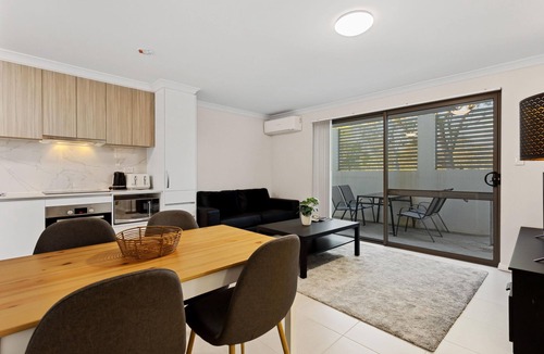 Rockingham Apartment | Modern Apart Near Shops | Central Rockingham - Yaran Suites 2 Bedroom 1 Bathroom Parkview Apartment - Ground Floor