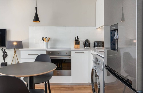 Cape Town City Centre Apartment | Modern Apartment - Wifi - Netflix - Parking