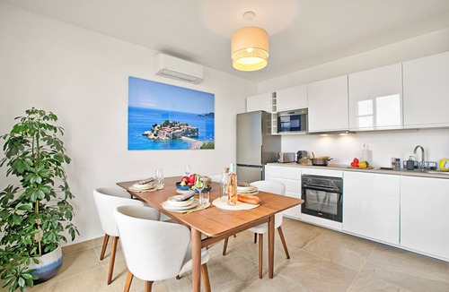 Les Baumettes Apartment | Modern Apartment With City View, Nice, France