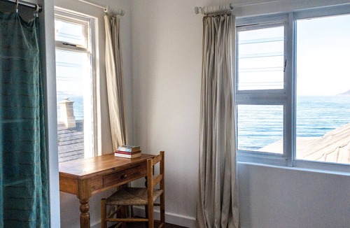 Kalk Bay Apartment | Modern Beach Apartment