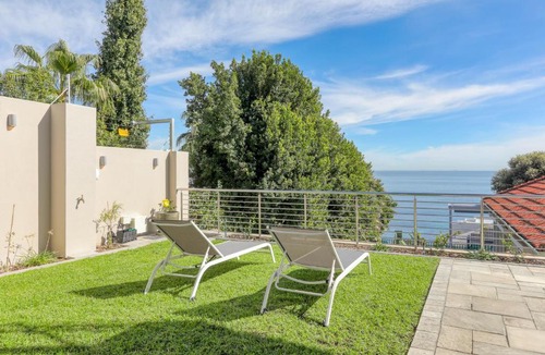 Clifton Apartment | Modern Beach House, Ocean Views, Short walk to Clifton Beach - Lisburn On Clifton Beach House