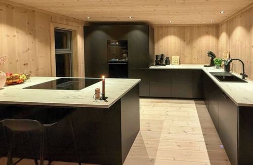 Rena House | Modern cabin with ski-in/out near Birken trails