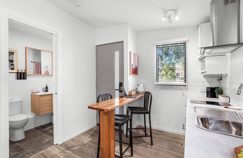 Connolly Cottage | Modern Cottage Near Joondalup Resort & Beaches