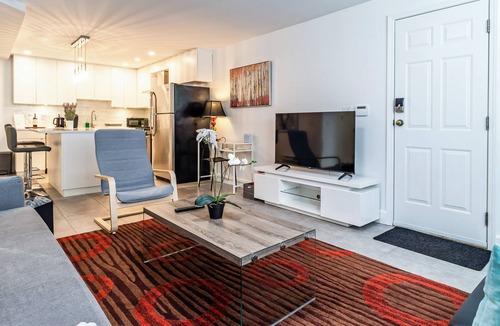 Dundarave House | Modern & Cozy Suite Near Downtown for World Cup | 4 People | Free Parking
