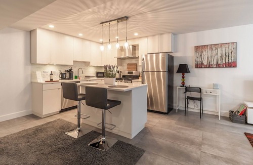 Dundarave House | Modern & Cozy Suite Near Downtown for World Cup | 4 People | Free Parking