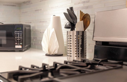 Dundarave House | Modern & Cozy Suite Near Downtown for World Cup | 4 People | Free Parking