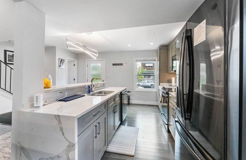 Michigan Park House | Modern DC Retreat w/Parking for 4 Cars! -Brookland