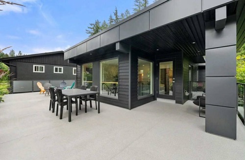 Deep Cove House | Modern Deep Cove - sleek design, peaceful vibes, in your own slice of paradise.