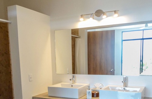 La Fortuna Villa | Modern Eco-Friendly Villa, 2-Minute Walk to Beach, Cleaning/Cooking