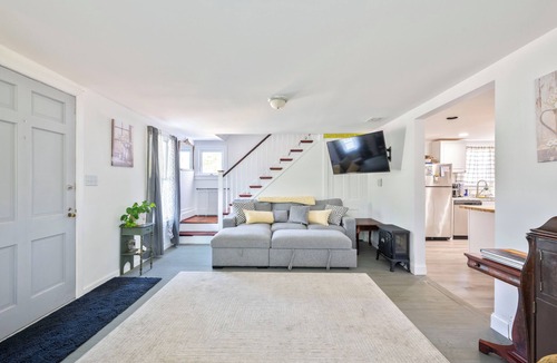 Green Creek House | Modern Farmhouse w/Hot Tub | Nr Cape May Beaches!