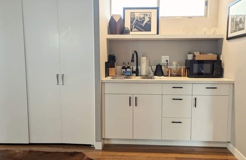 Ladera Heights Apartment | Modern Guest Villa Near LAX, LA Stadiums & Beaches