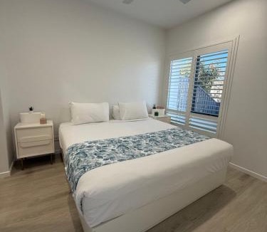 Birtinya House | Modern Holiday Home Prime Birtinya Location Near Hospitals and Beaches
