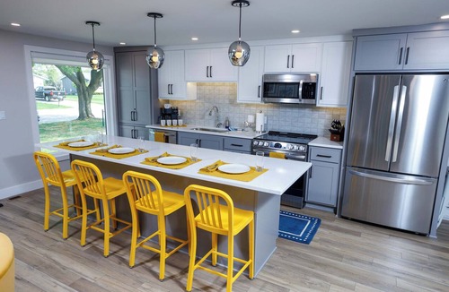 Ashwaubenon Apartment | Modern Living next to Titletown, Green Getaway!