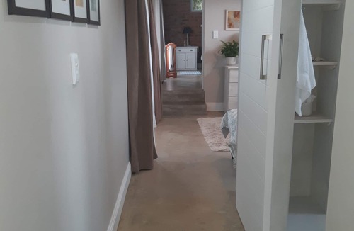 Linden Apartment | Modern, loft style, self catering apartment, with beautiful City view.