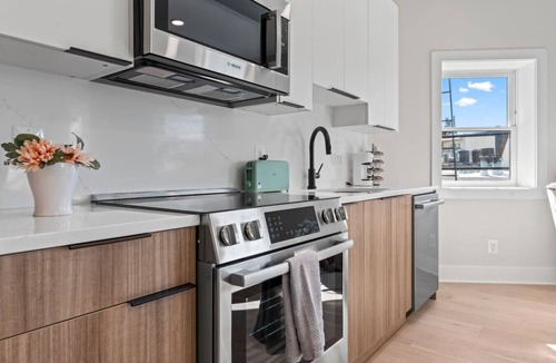 Dupont Circle Bed & Breakfast | Modern Luxe Apartment Heart of Dupont Circle DC