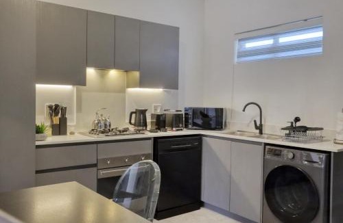 Greater Johannesburg Metropolitan Area Apartment | Modern Luxury 1BR in Hyde Park
