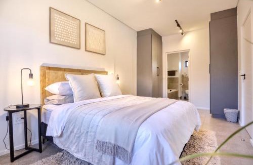 Greater Johannesburg Metropolitan Area Apartment | Modern Luxury 1BR in Hyde Park