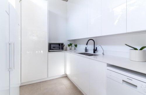 Paarl House | Modern Luxury - 360 Paarl Views & Restaurants