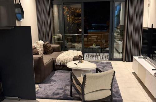 Houghton Estate Apartment | Modern Luxury Apartment- The Paramount Houghton Estate near Rosebank & Sandton