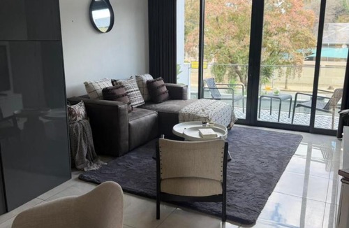 Houghton Estate Apartment | Modern Luxury Apartment- The Paramount Houghton Estate near Rosebank & Sandton